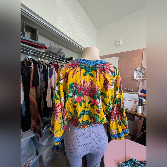 Freemarket By Flying Tomato Floral V-Neck Yellow Ceoo Too Size Large - Picture 5 of 11